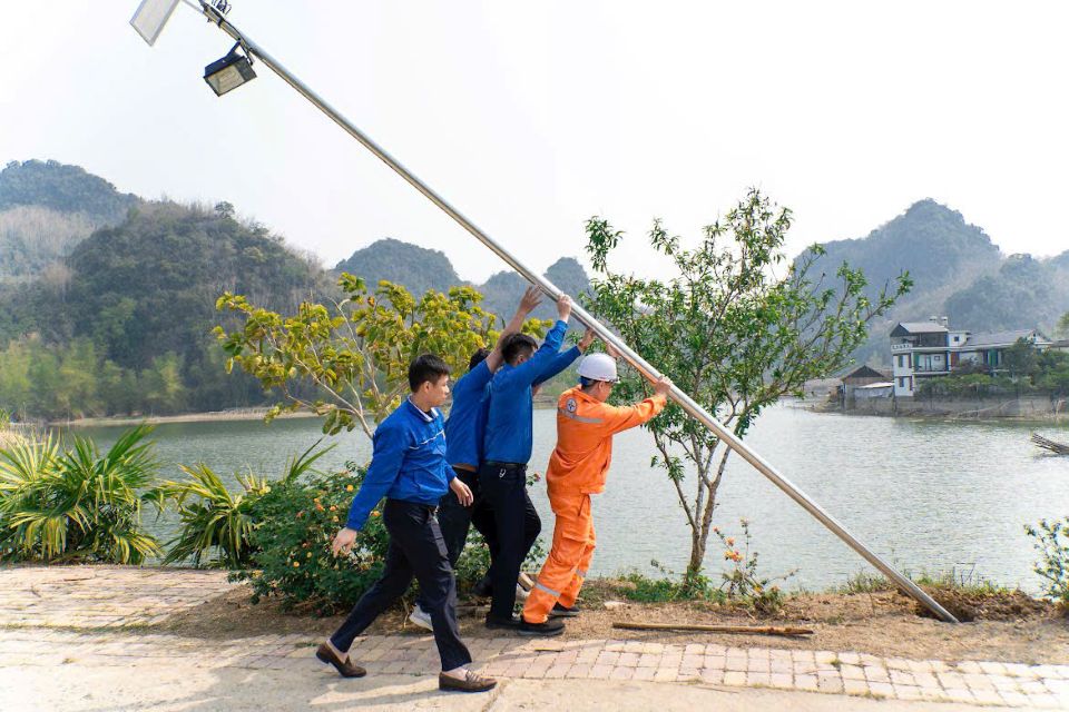Bàn giao công trình “Ánh sáng bản làng” tại xã Chiềng Ngần